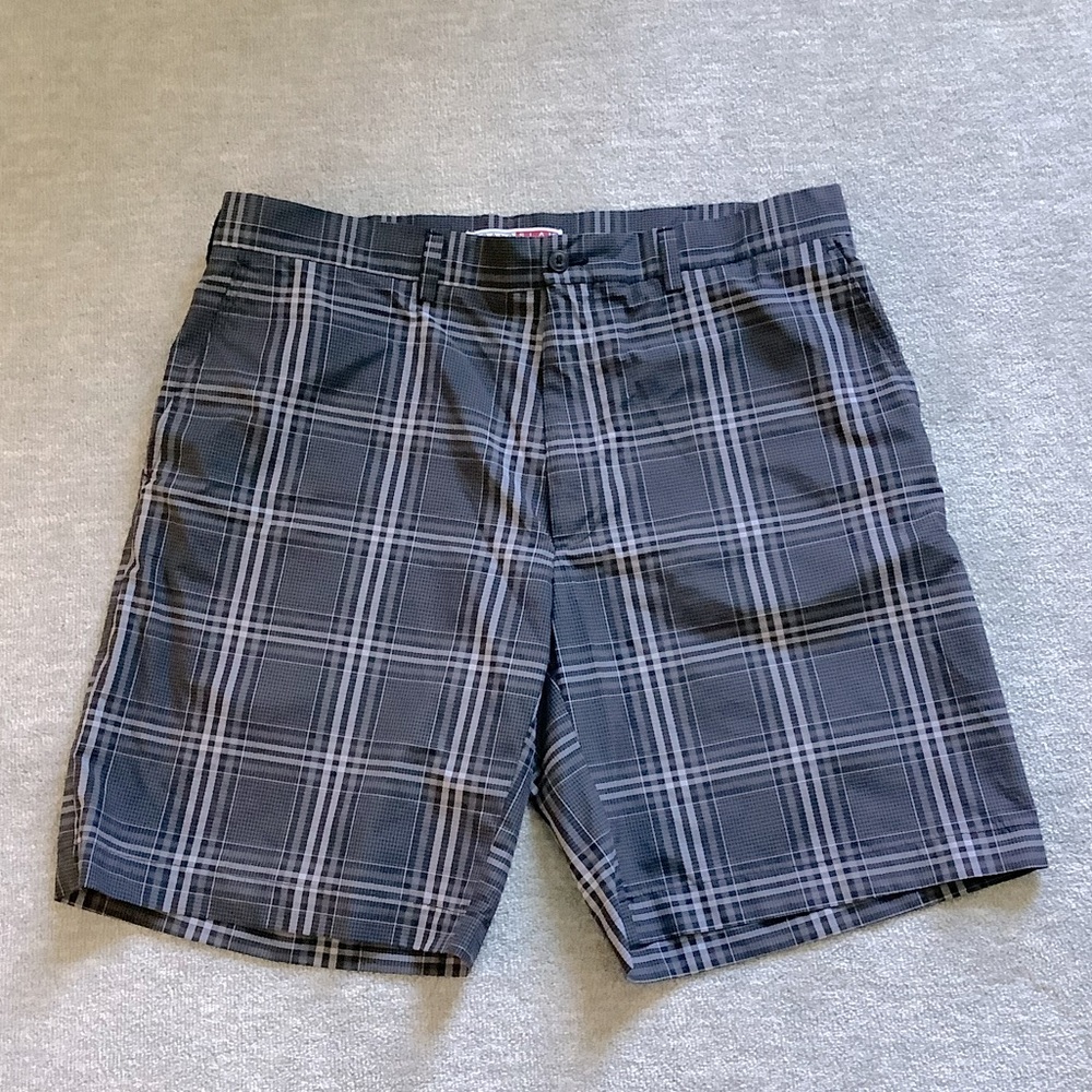 Grand Slam Charcoal Gray Plaid Men's Shorts
Sz. 36
